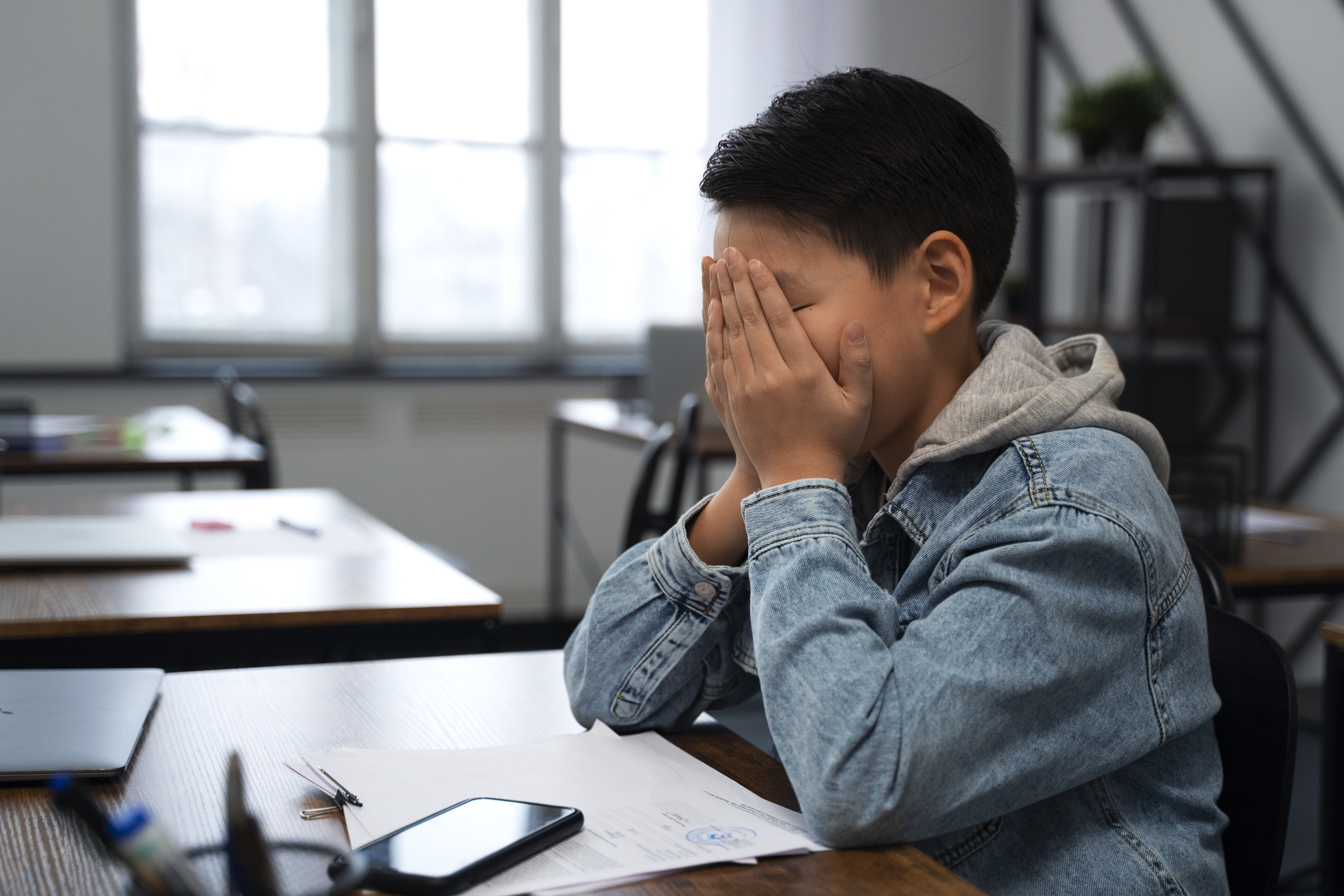 teenager-being-cyberbullied